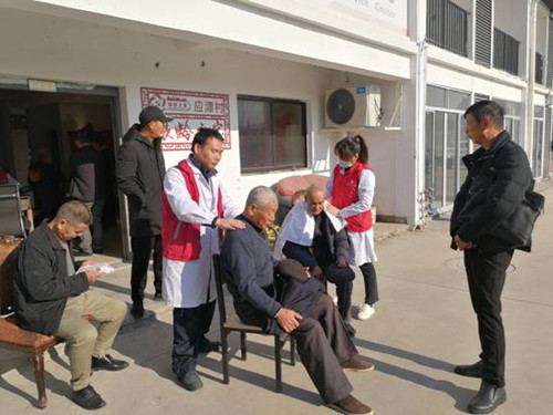2019.12.9情系夕陽，關(guān)愛銀齡—溫州市第七人民醫(yī)院為甌海應(yīng)潭村社區(qū)老人開展義診活動(dòng)(2).jpg